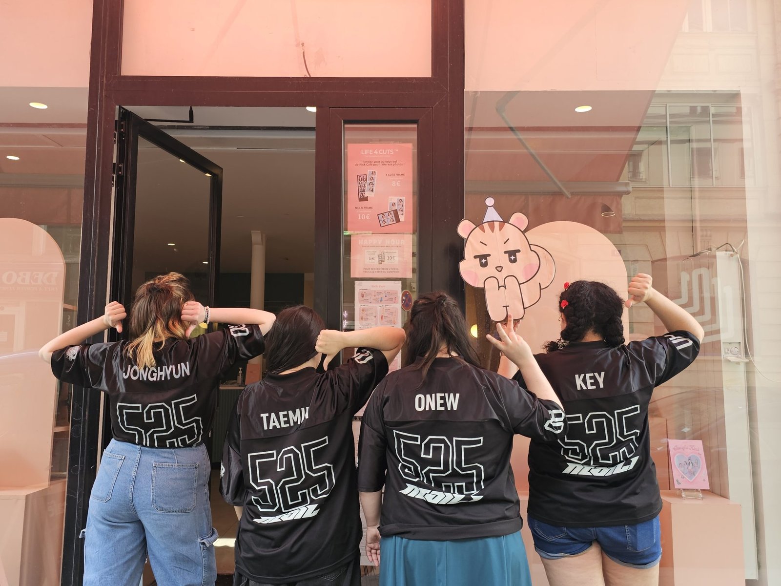 Les 17 ans de SHINee au KICK Café